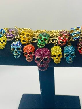 Vintage Gold-Tone Multicolor Crystal Skull Charm Bracelet.7 inch/3 inch extender
